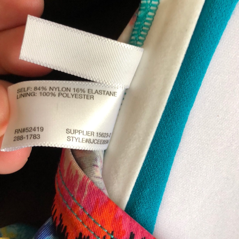 Liz Claiborne swimwear Top Size 6 New - Picture 8 of 8